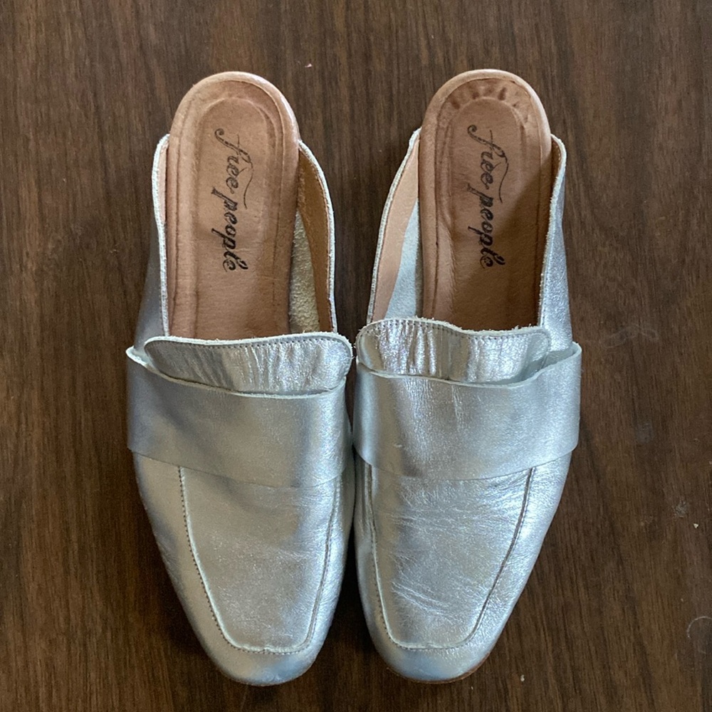 Free People at ease silver mules size 8 / 39.